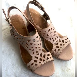Clarks Wedges Cutout Detailing - light pink size 6